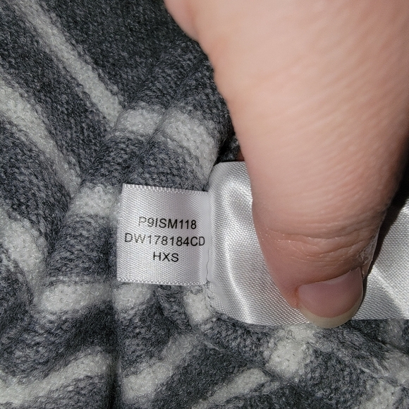 DKNY Sweater Size L Gray/Off White - Picture 8 of 8